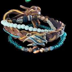 ℋℴ𝓁𝒾𝒹𝒶𝓎bracelets