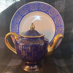 Beautiful Coffee Maker With The Plate 