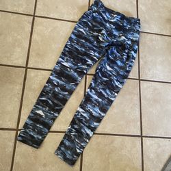 Woman’s Activewear Leggings Size Medium By Balance Collection