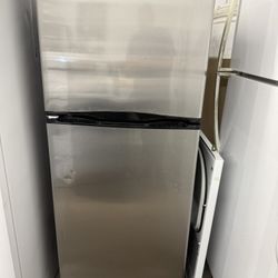 Avanti Stainless Steel Refrigerator 