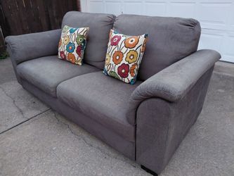 Ikea Couch (delivery available)