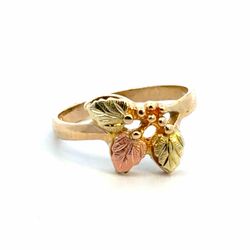 Woman’s Ladies 10k Two Toned Rose Yellow Gold Grape Leaf Black Hills Style Ring Size 7.5 GP3129239