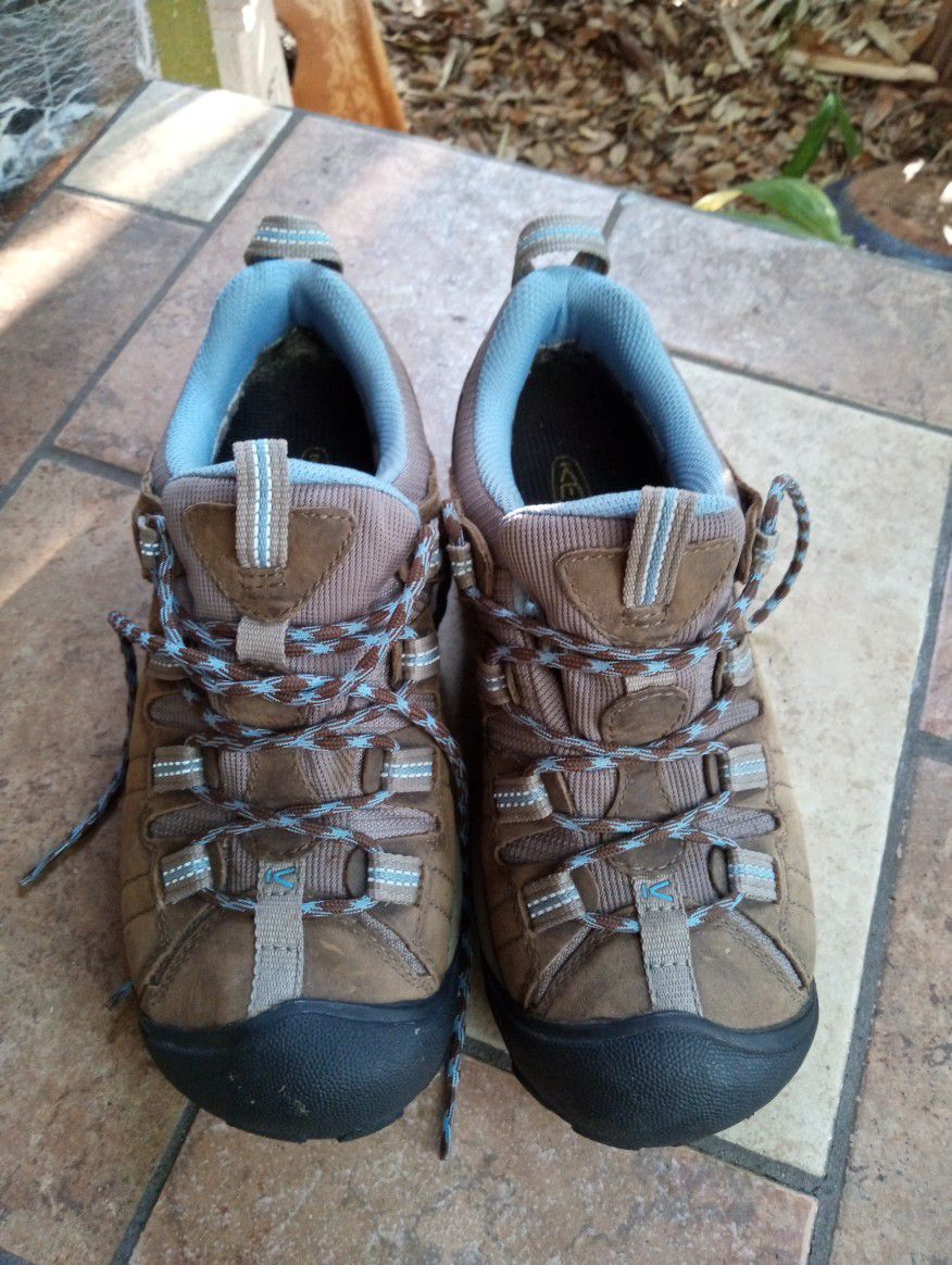 Keen Ladies Hiking Shoes Sz. 7.5