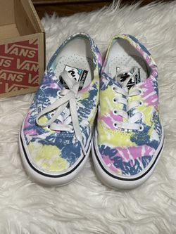 Vans Women 5.5, Men 4