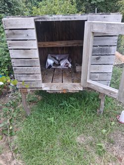 Rustic Wooden Pallet Hutch with Wire Panel