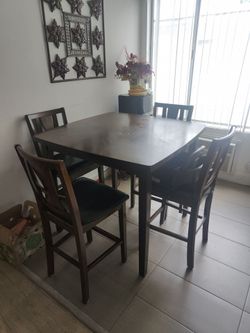 American Classics Wood  Dining Table with 4 chairs
