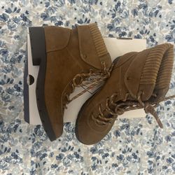 Women’s Size 6 Boots 