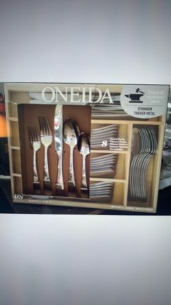 Oneida Stainless Steel Flatware Set with Wood Caddy