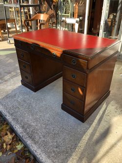 Leather top mahogany desk
