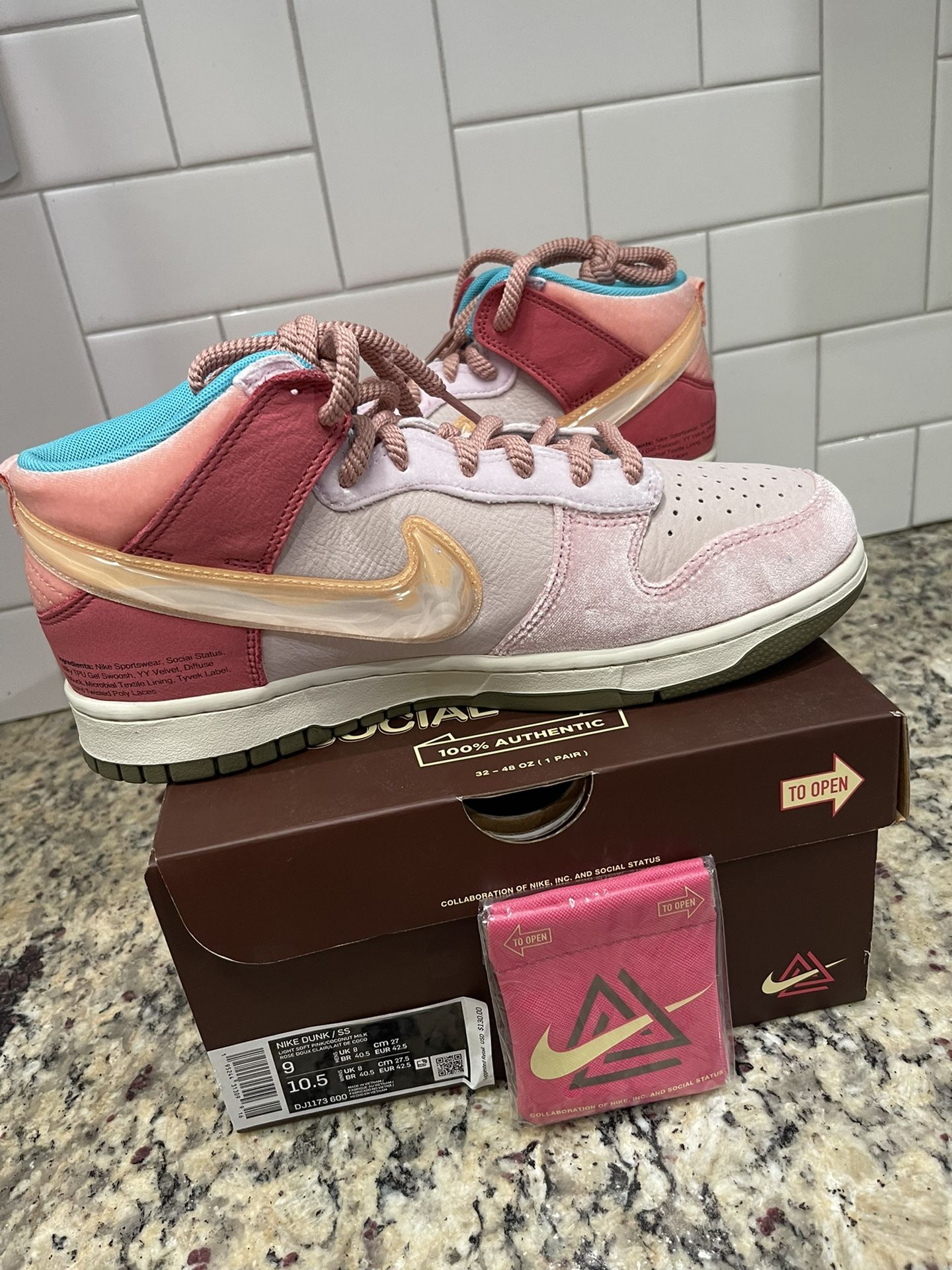 Nike Dunk Social Status “Strawberry Milkshake” 9M $180