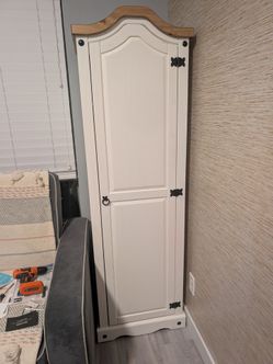 Entry Cabinet / Coat Closet