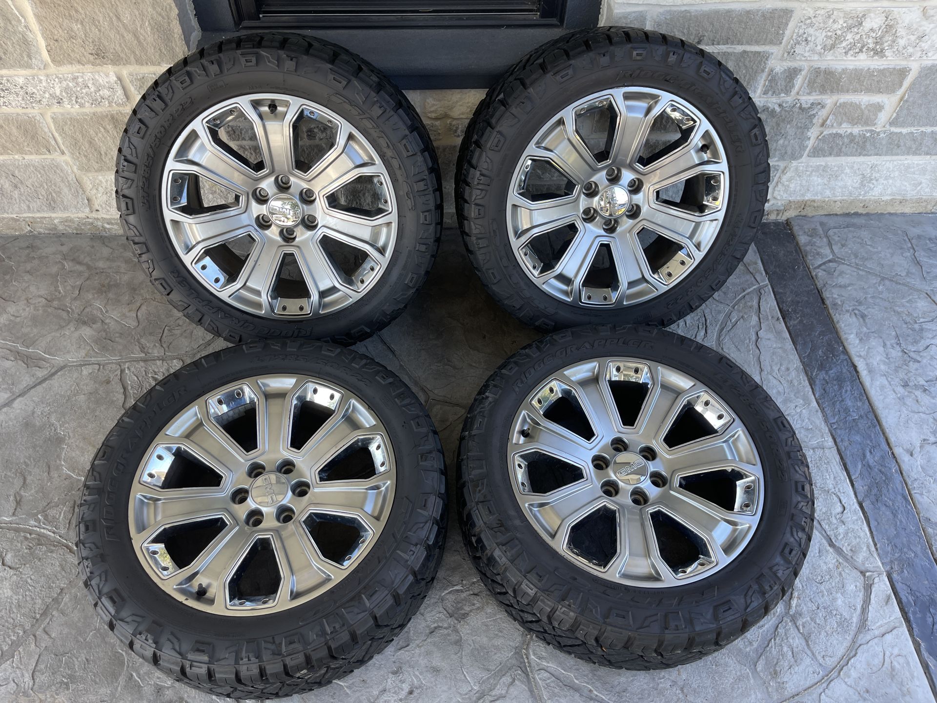 22’ Denali Yukon Sierra Silverado Wheels Tires 6 Lug Nitto Grapplers