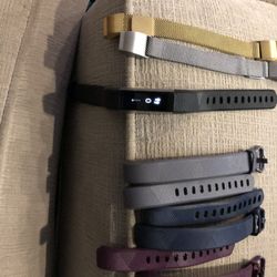 FITBIT ALTA HR Nearly Brand new and even comes with extra Six different bands!!