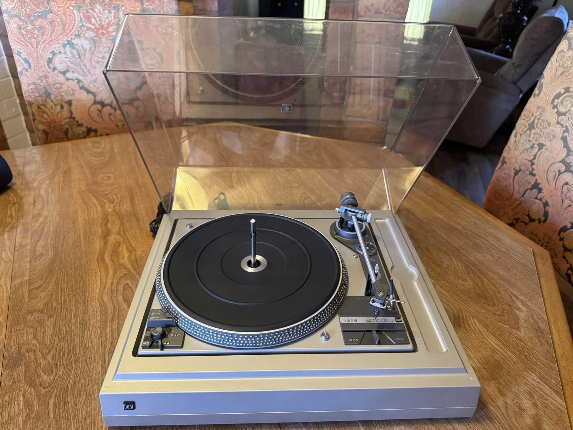 DUAL TURNTABLE RECORD PLAYER