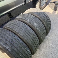 225/65/17 Michelin Set 