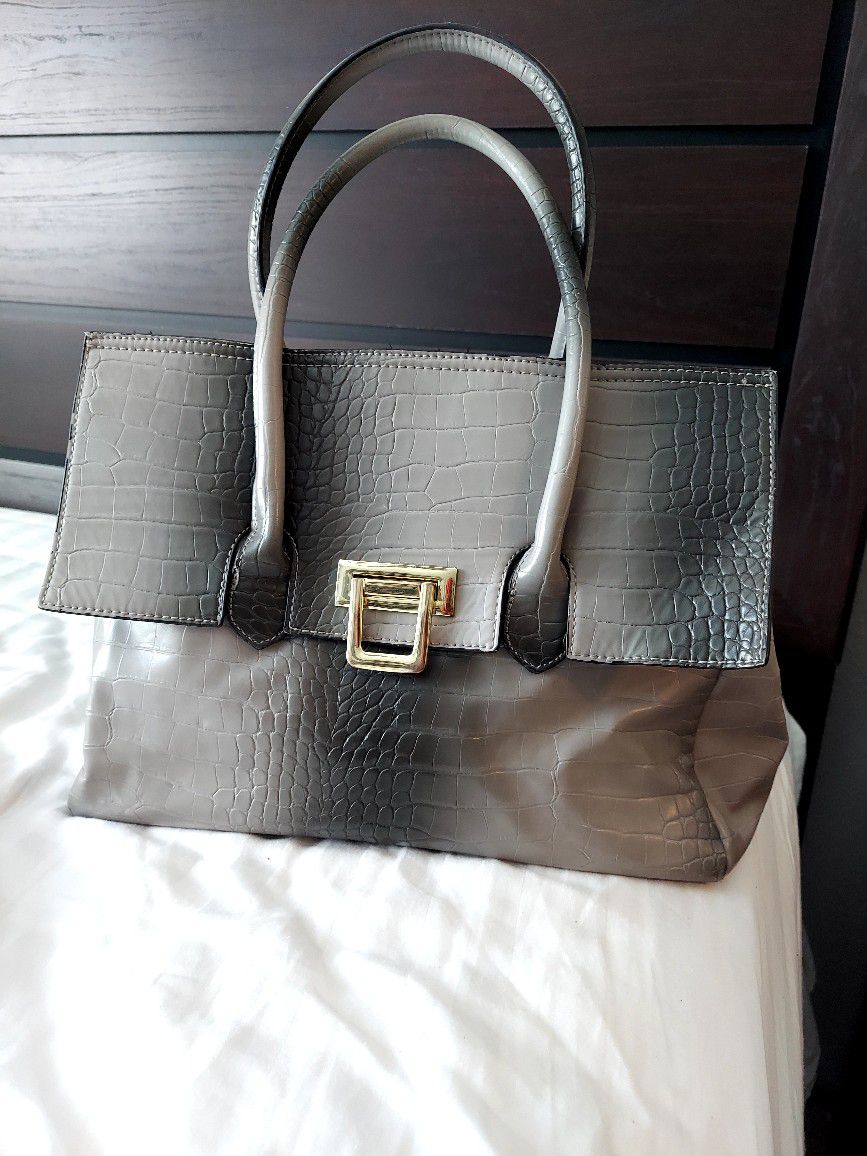 BEAUTIFUL  BAG EXCELLENT CONDITION  .