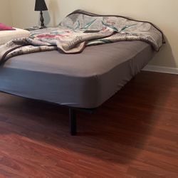 Adjustable Queen bed frame/foundation 