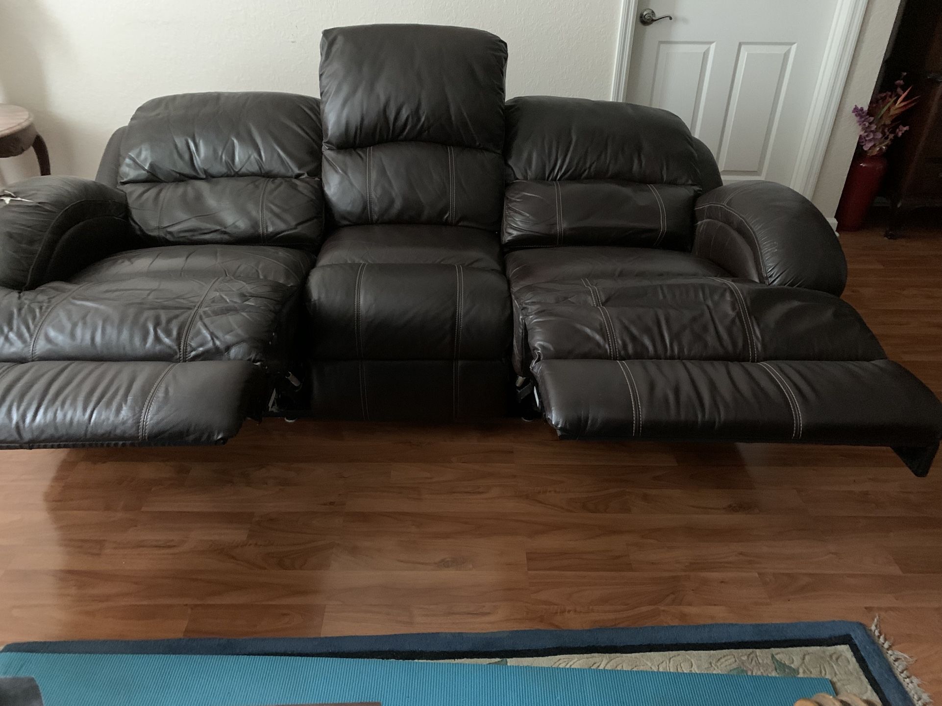 Leather Sofa with 3 places - chocolate color