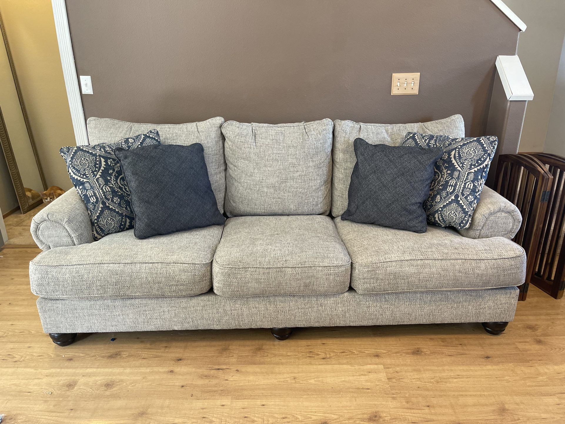 MOVING! Ashley Furniture Morren Sofa