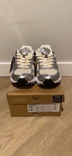 ASICS cream/black size 5.5