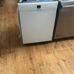 BOSH DISHWASHER 24” 