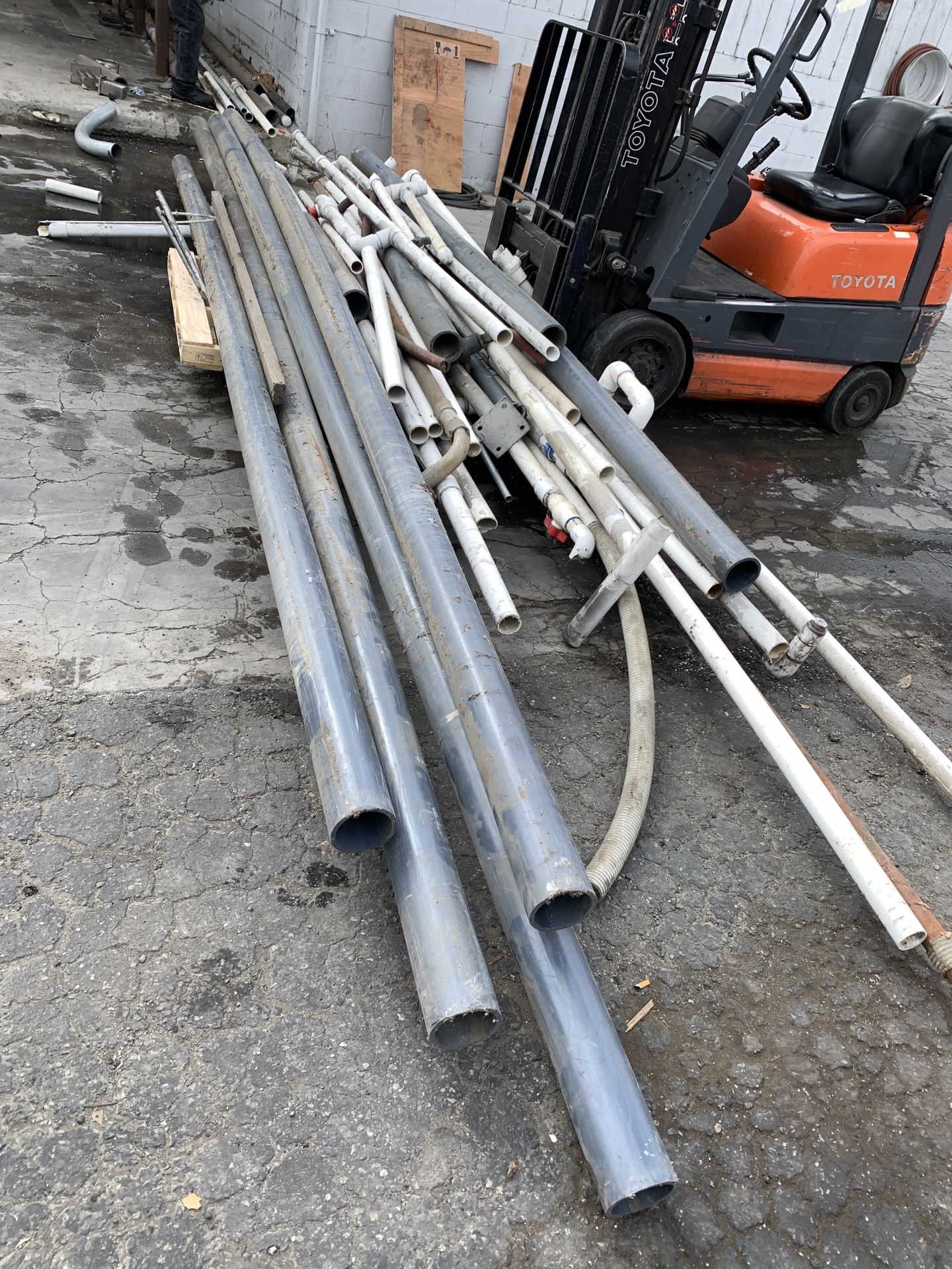 Free plumbing pipes/ pick up all