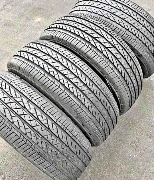 235 55 19 Bridgestone Tires Con 80% De Vida Las 4tires 🚦🏈🏈