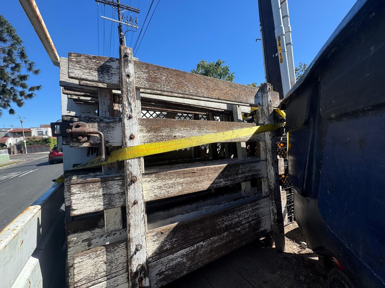 Stakes For Flatbed/ Redilas Para Camión Isuzu NPR