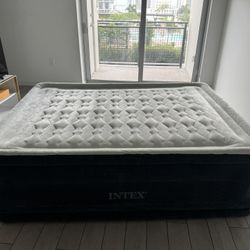 king Mattress - Intex