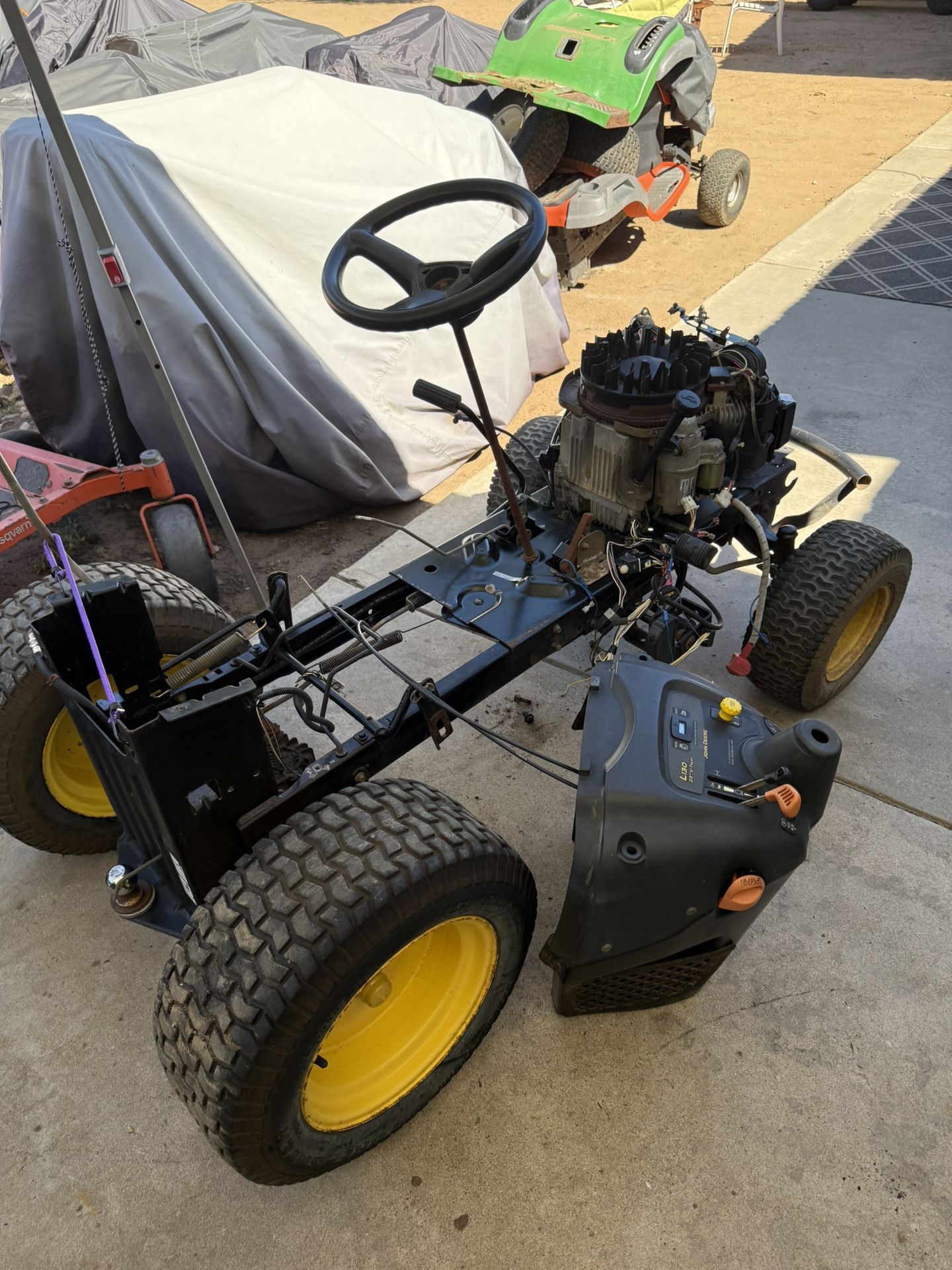 JOHN DEERE L130 RIDING LAWN MOWER