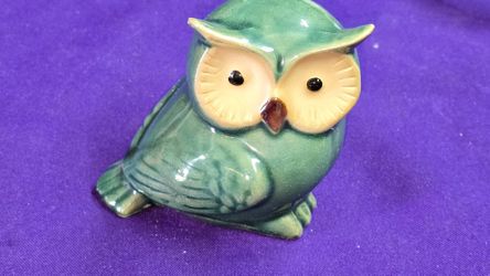 Green  ceramic Owl Figurine L3F095