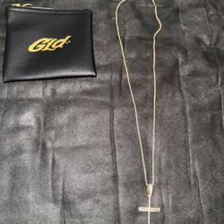 gold gld chain with pendant 