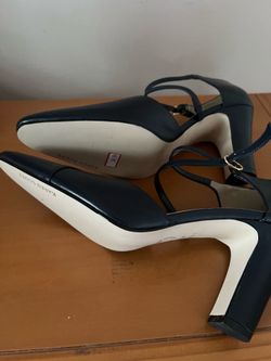There very nice shoes in Size 8.5 M The Color is Navy Blue made by Karen Scott there brand new