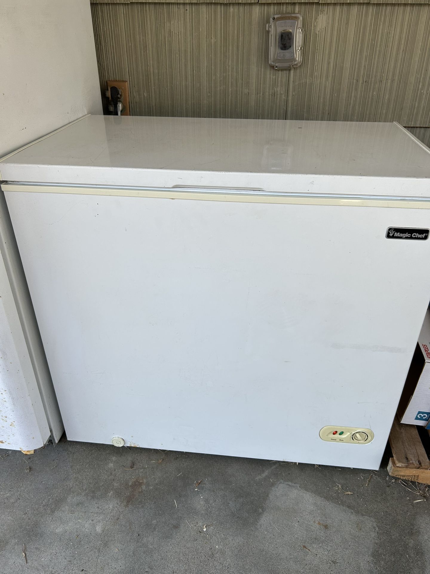 7 Cu Feet Magic Chef White Chest Freezer