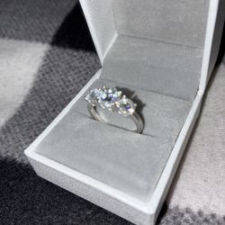 3 Head Diamond Ring Size 8