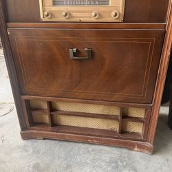 Antique Working Radio 