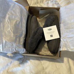 New UGG Size 7