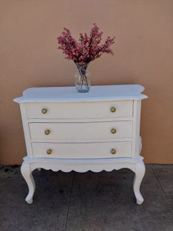 3 DRAWERS DRESSER 