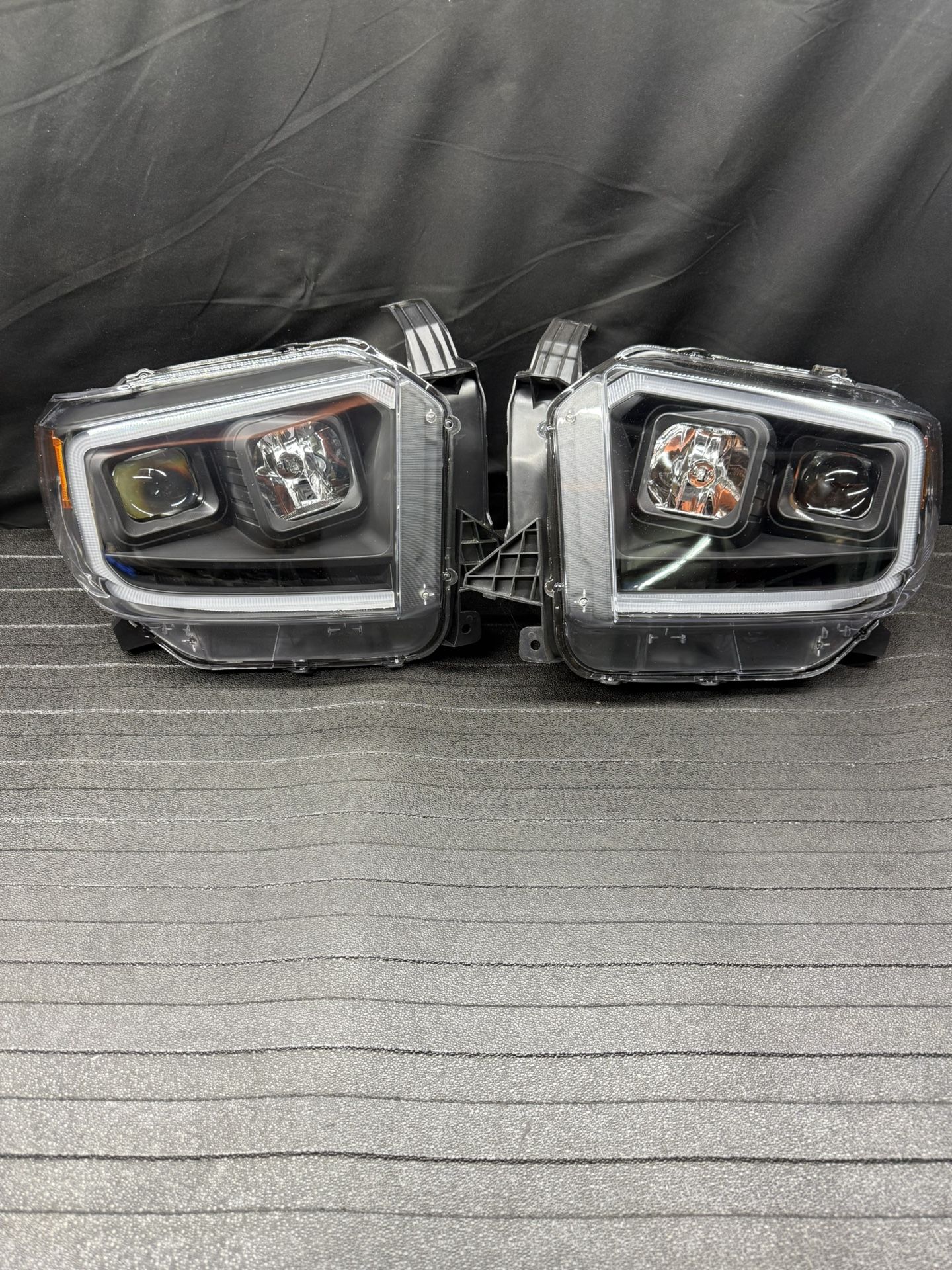 2014 - 2018 Toyota Tundra Headlights Black LED DRL 