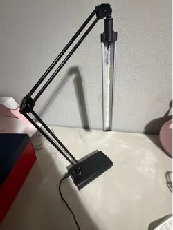 Desk lamp