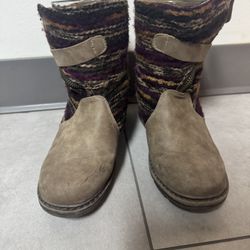 Muk Lux ankle boots size 7