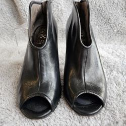 Vince Camuto Women's Sz 6 Peep Toe Boots Genuine Black Nappa Leather Excellent 