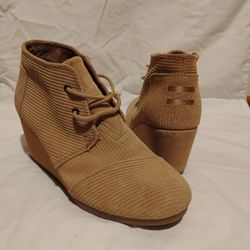 Women's Size 8 Suede Tom Booties
