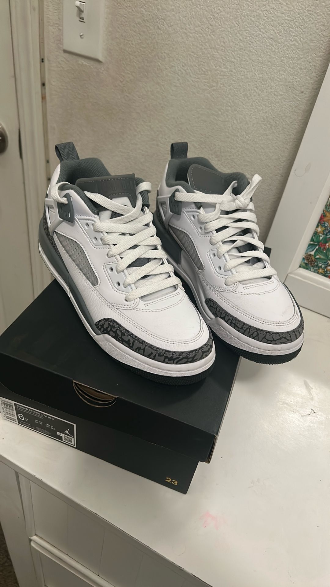 White/Grey Jordans, Size6Y