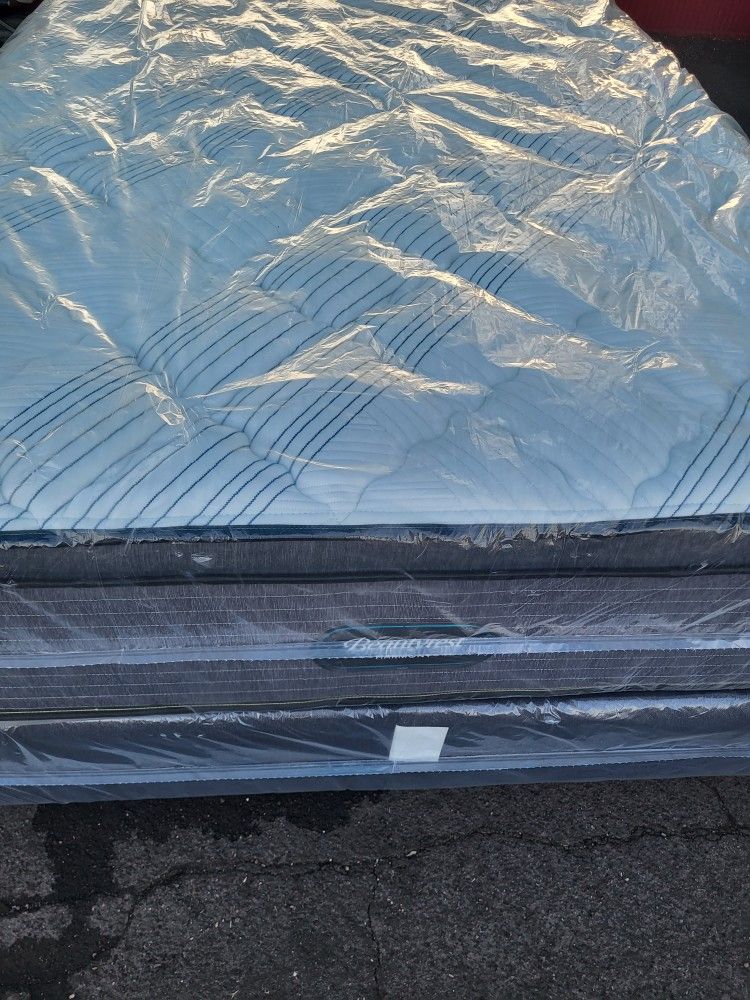 Brand New Queen Size Pillowtop Mattress Included Box Spring Free Delivery