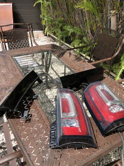 faros traseros de Gmc yukon xl 2015 con los plasticos de arriba