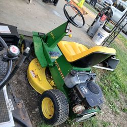 John Deere R72 Riding Lawn Mower