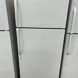 28” Wide Refrigerator With Ice Maker 