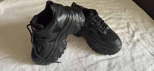 Women’s shoes size 38