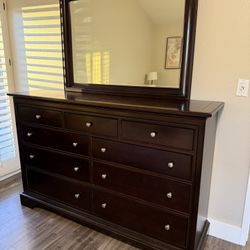 Stanley Furniture Dresser w/ Mirror + 2 Nightstands – Solid Wood, High-End Set (+ 2 Lamps)